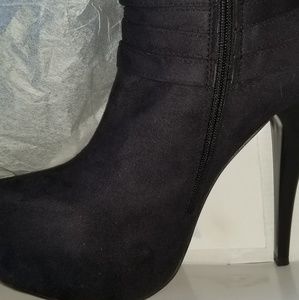 Black heel boots